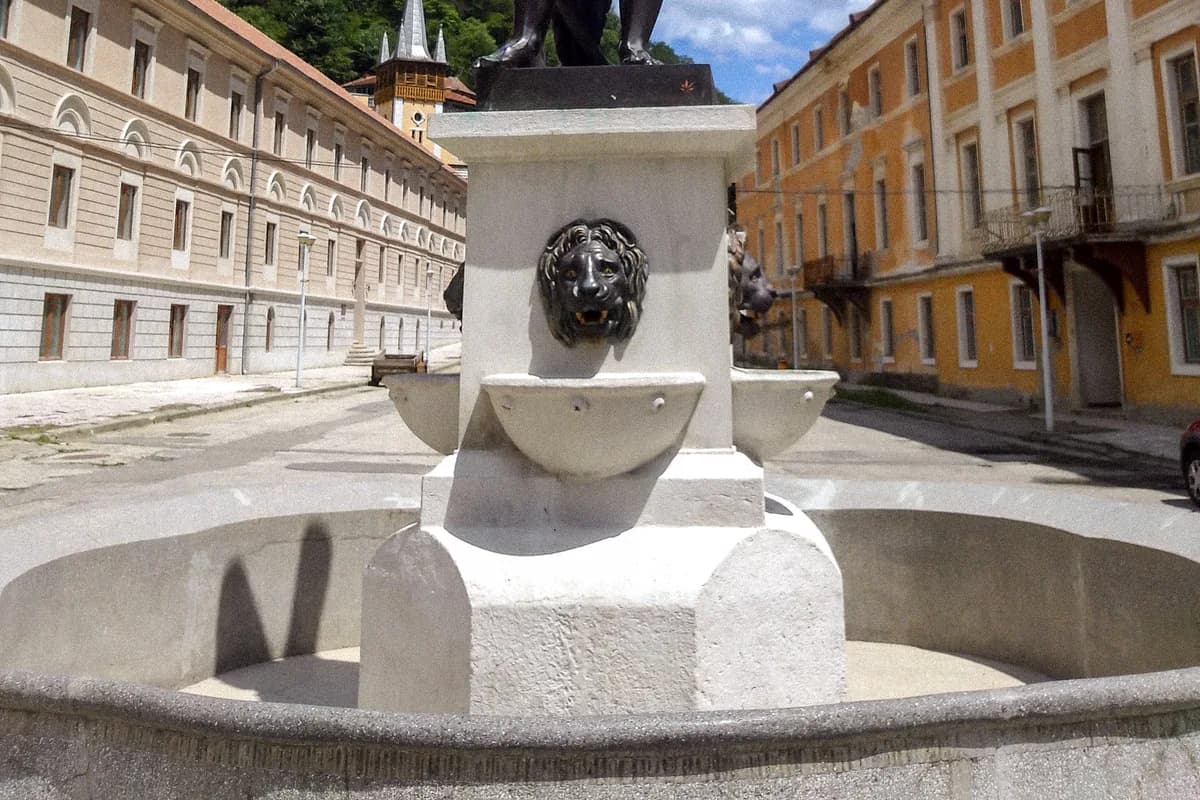 Statuia lui Hercules din Piața Hercules, Băile Herculane