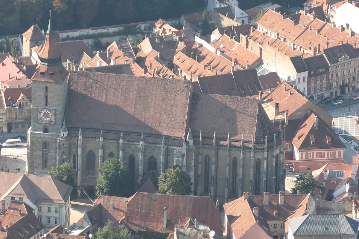 Biserica Neagră, văzută de pe Tâmpa