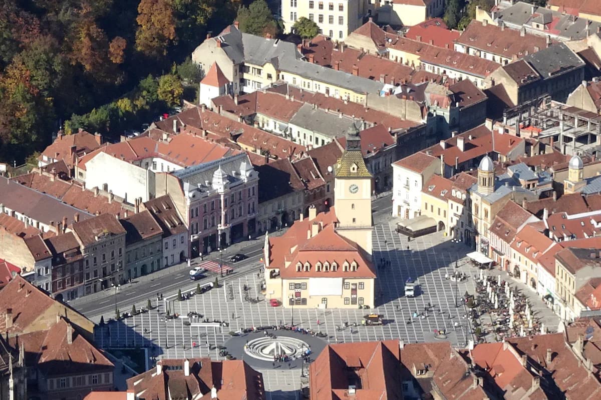 Piața Sfatului și Casa Sfatului, văzute de sus