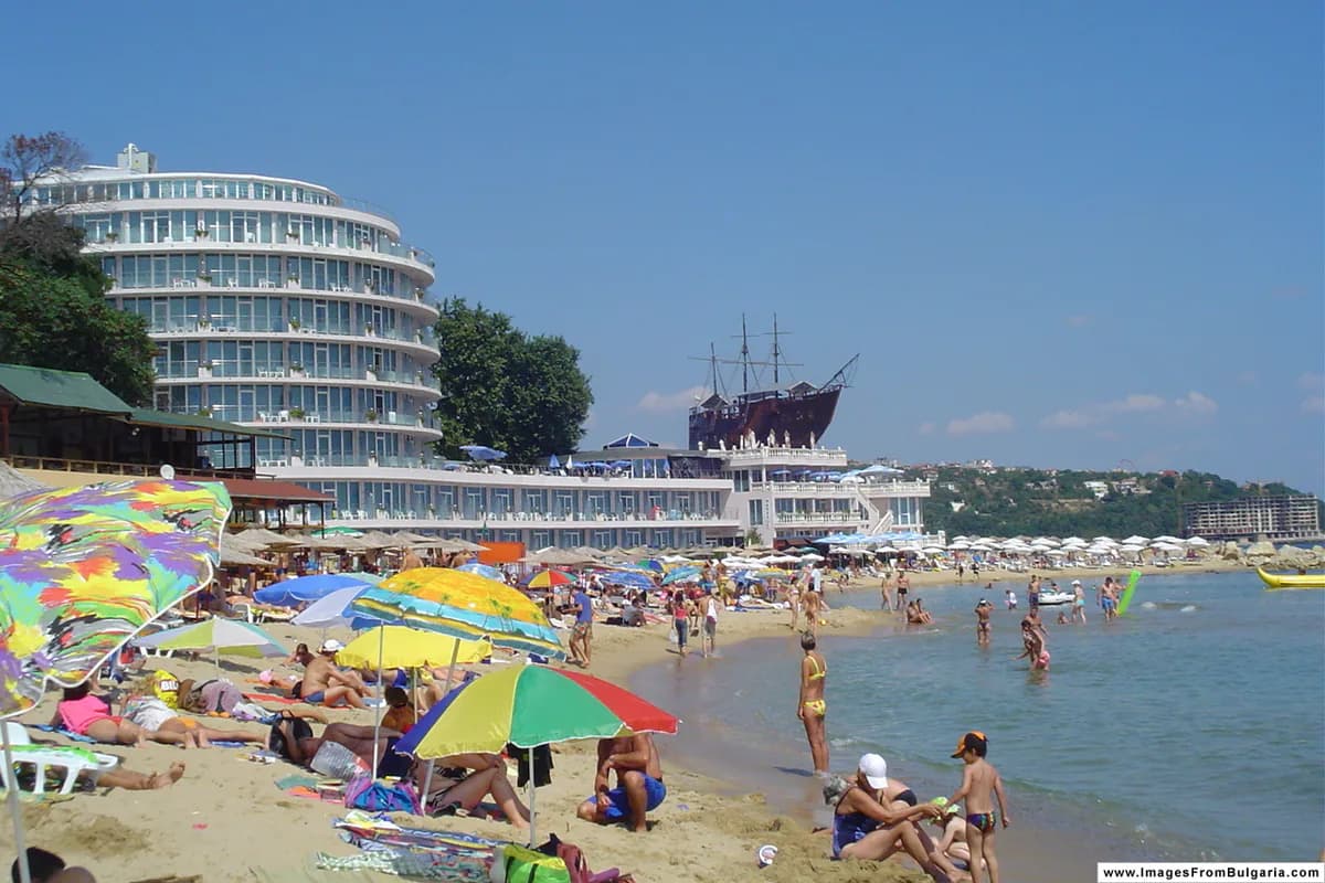 Golf și plajă în stațiunea Sfântul Constantin și Elena