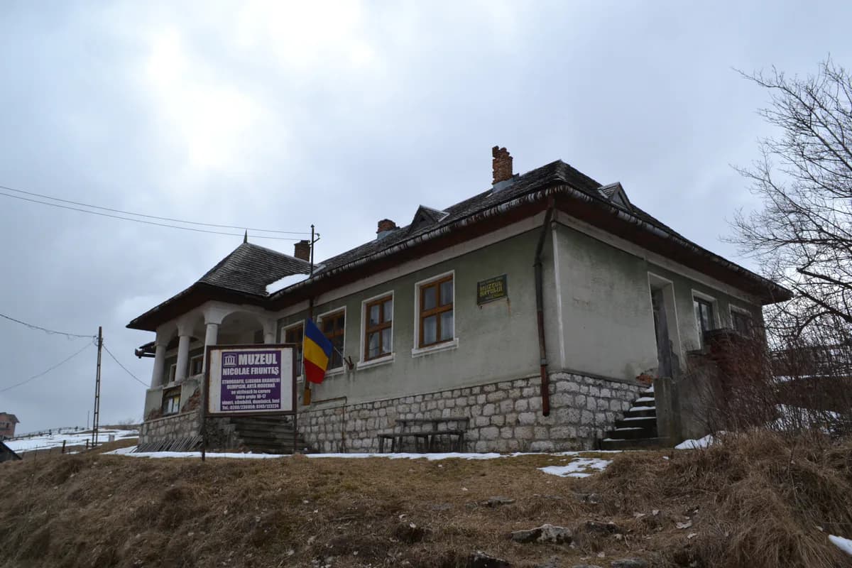 Muzeul etnografic Nicolae Frunteș din satul Șirnea