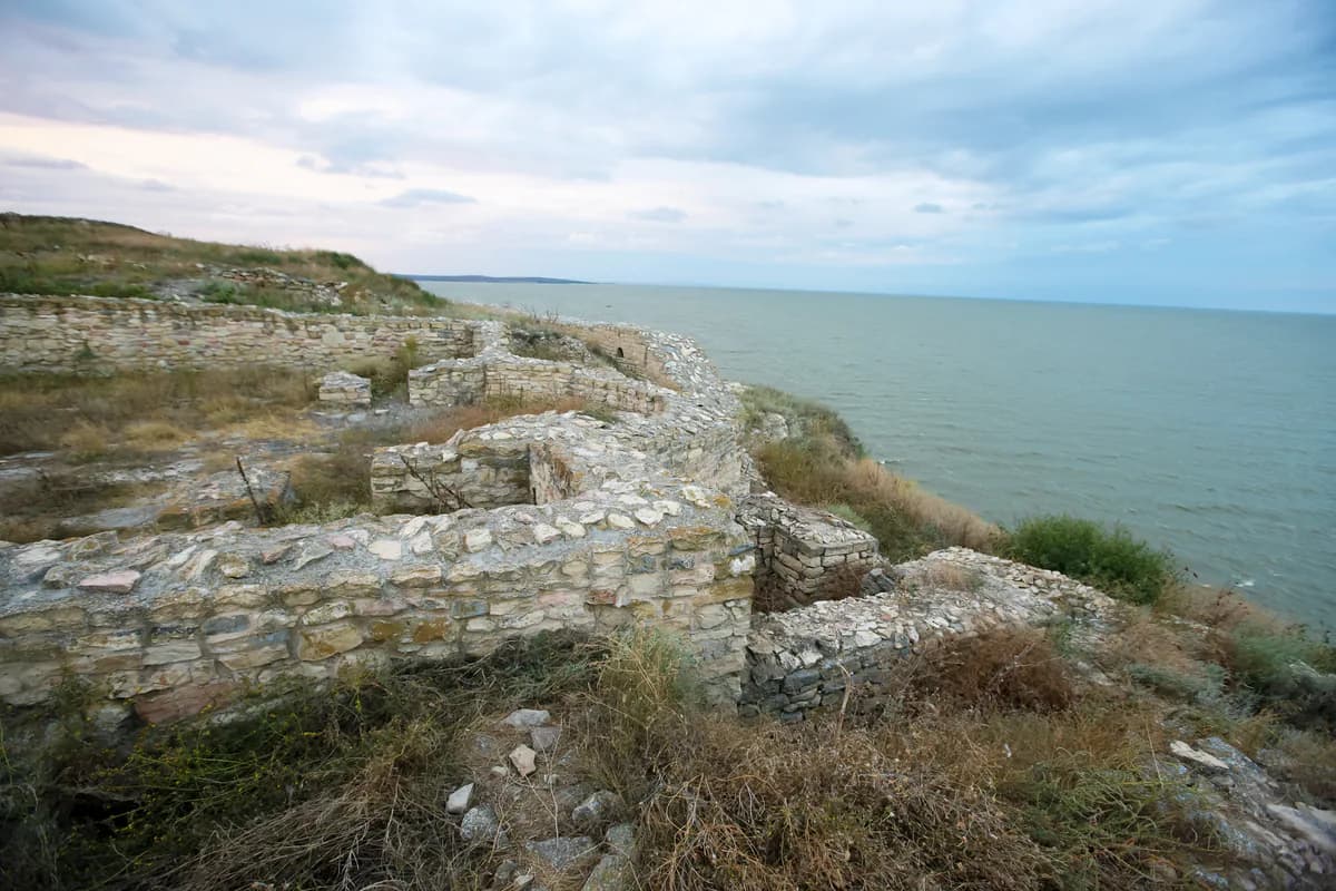 ruinele cetății Orgame - Argamum la Capul Doloșman