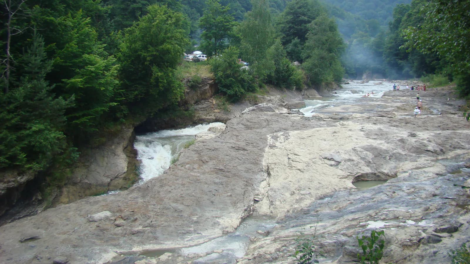 Cascada Putnei / repezișurile Putnei la Lepșa