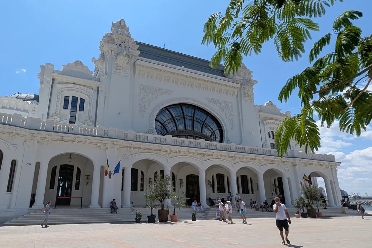 Fațada restaurată a Cazinoului din Constanța
