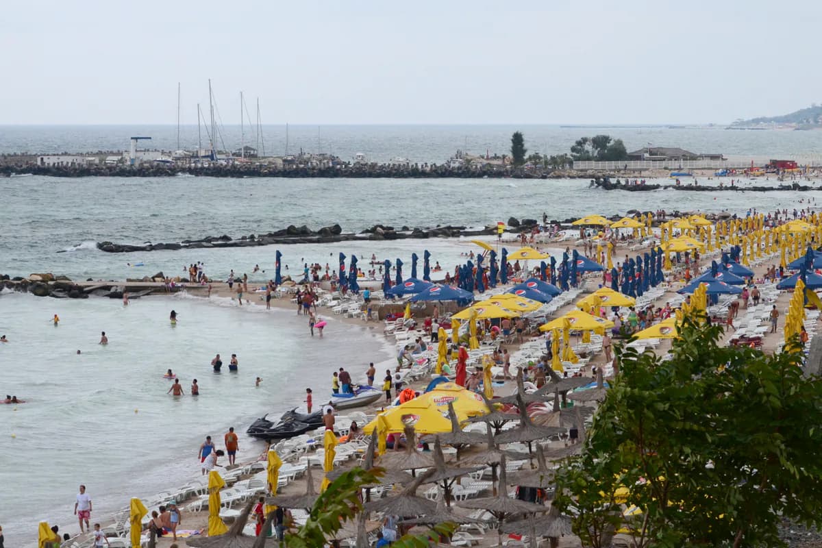 Plaja din Eforie Nord într-o zi de vară